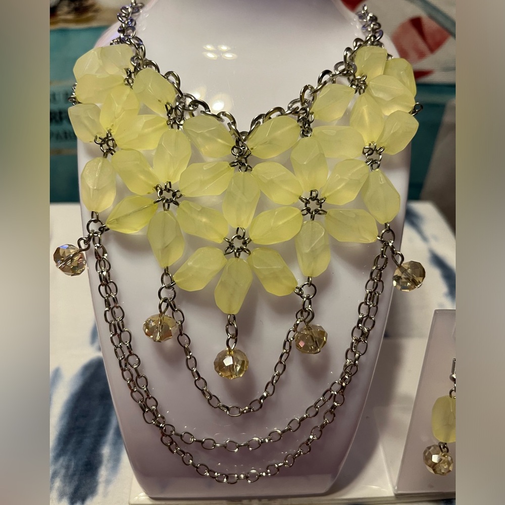 NWT G  Necklace Set Yellow - Picture 3 of 10